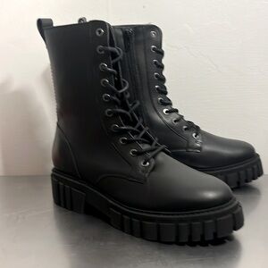 NWOT Clarks Page Combat Boots